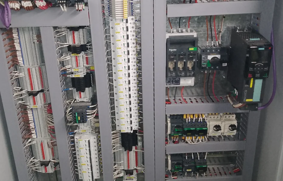 Instalación de tablero electrico en empresa de la CABA